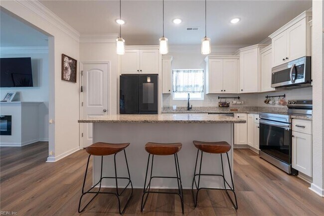 Building Photo - 1536 Beekman St