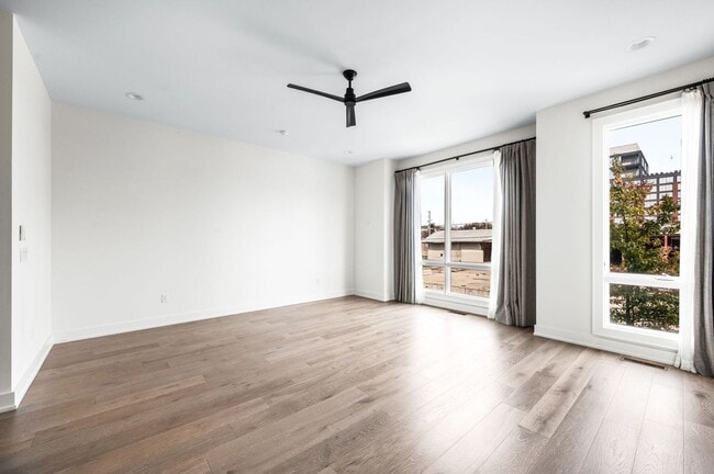 Building Photo - Stunning 3BE/3.5BA brownstone in the heart of historic Germantown!