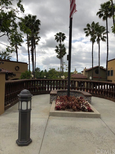 Building Photo - 82 Flor De Sol