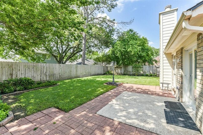 Building Photo - 10615 Prospect Hill Dr