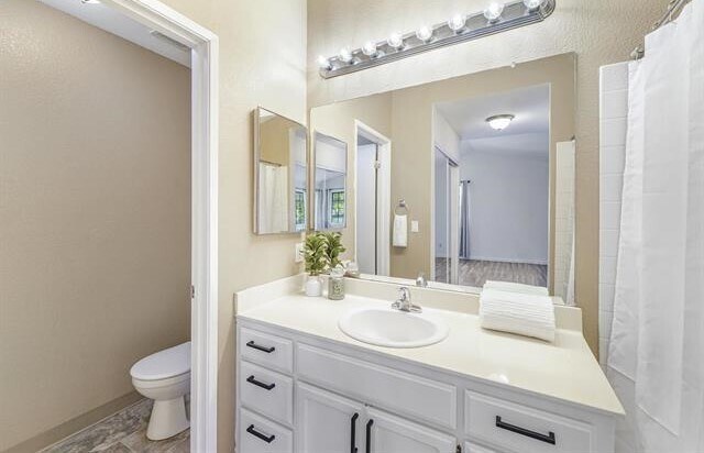 Building Photo - 206 Devonwood