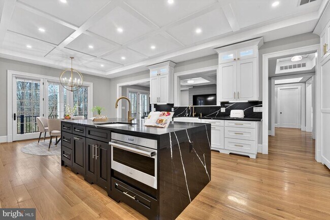 Building Photo - 7002 River Oaks Dr