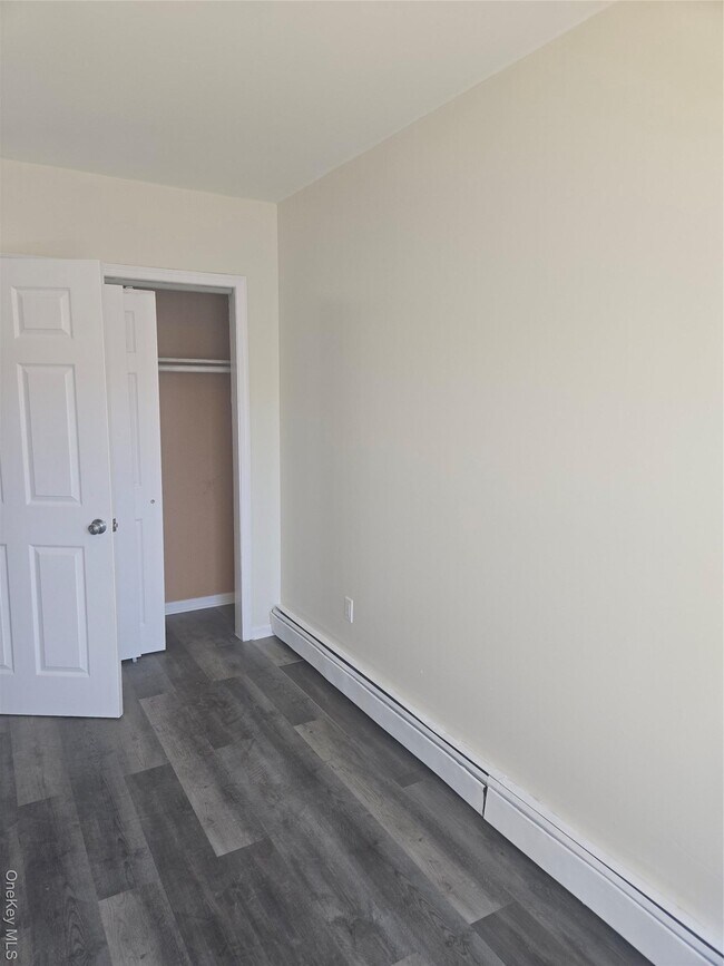 Building Photo - 404 E 54th St