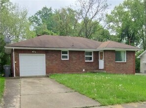 Building Photo - 323 Marmion Ave