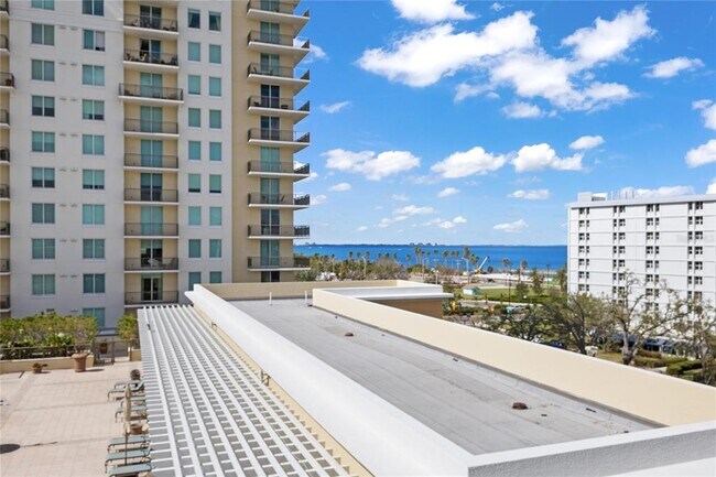 Building Photo - 800 N Tamiami Trl