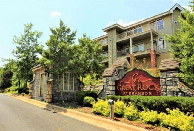 Building Photo - 175 Golf View Dr