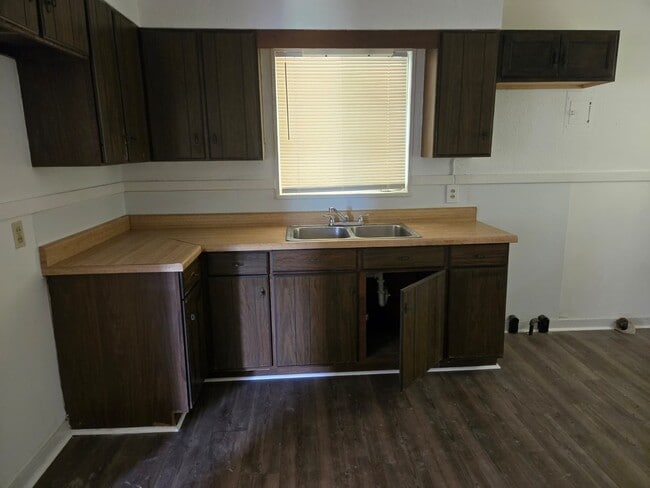 Building Photo - 2826 Oak Forest Dr