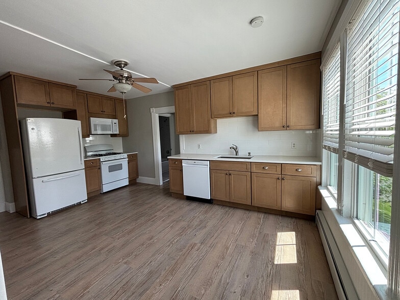 Kitchen - First Floor - 206 Echo Lake Rd