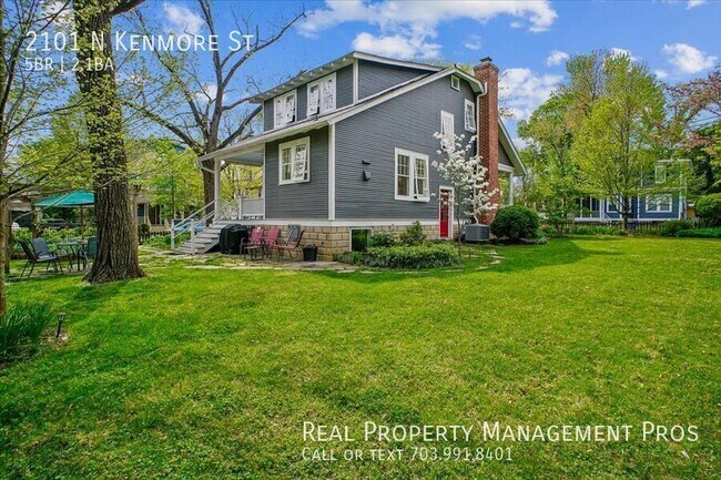 Building Photo - 2101 N Kenmore St