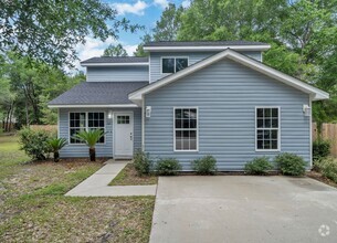 Building Photo - 4bed/3.5 bath home in Freeport