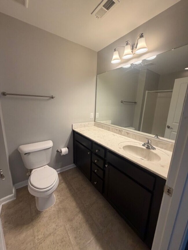 Building Photo - 1609 Apsley Ct