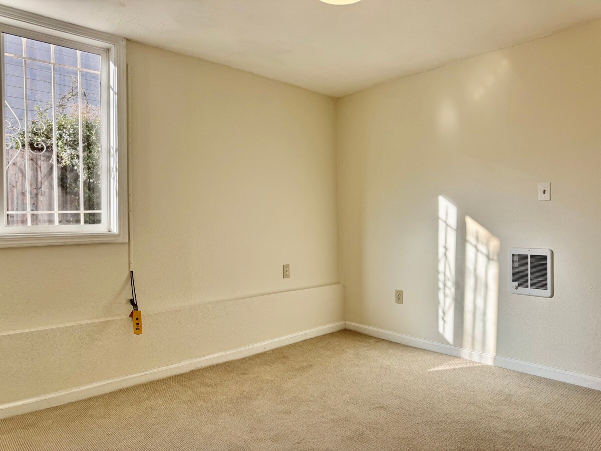 Building Photo - 1054 24th St