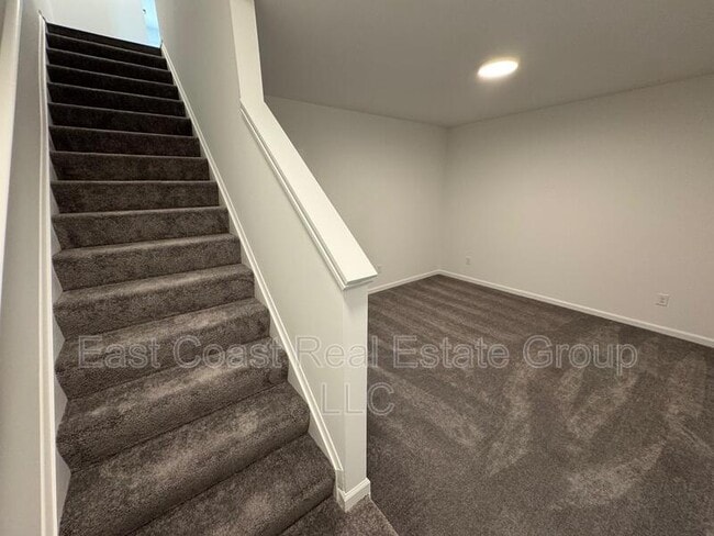 Building Photo - 15 Snowdrop Ct