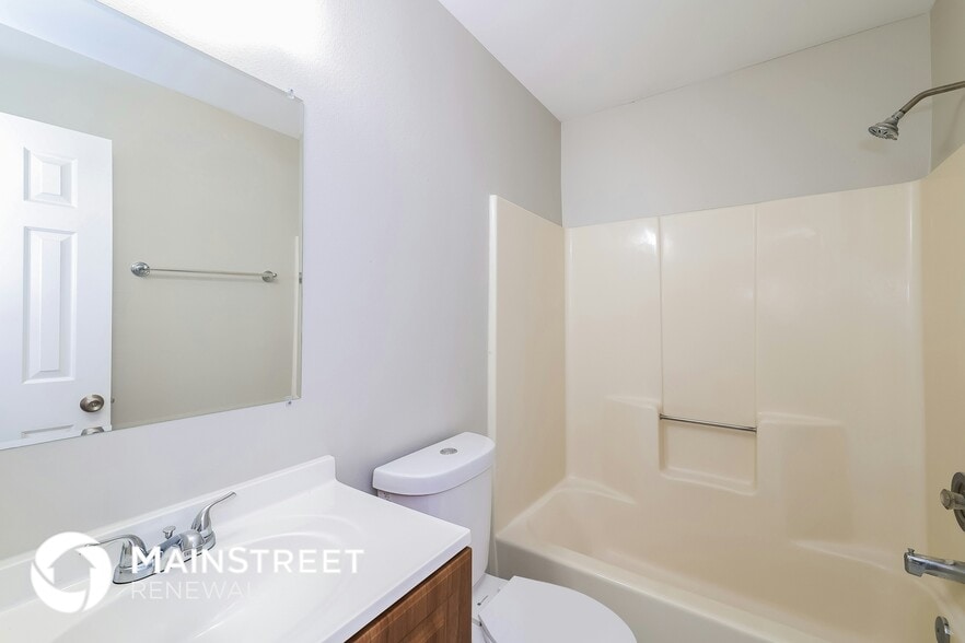 Building Photo - 657 Koala Ct