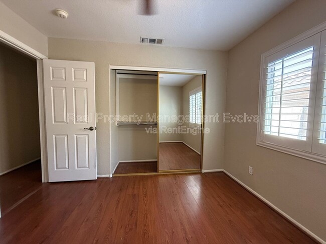 Building Photo - 1007 W Cooley Dr