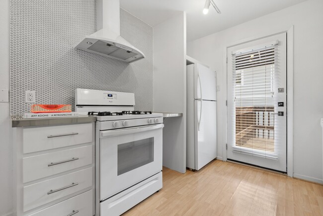 Building Photo - 217 E 12th St