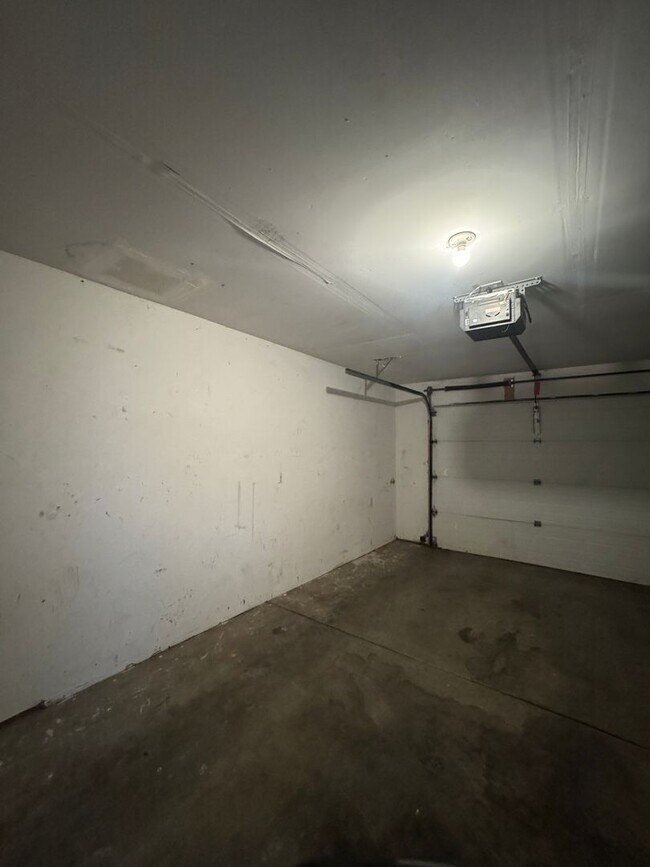 Building Photo - y90312