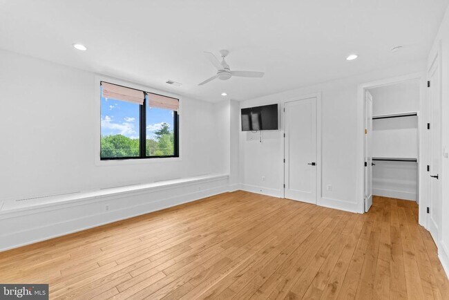 Building Photo - 608 Walker Rd