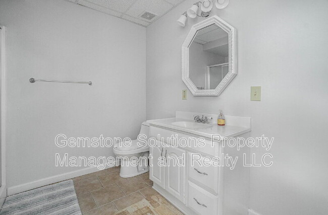 Building Photo - 4446 Pratt Ln
