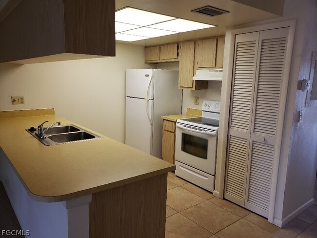 Building Photo - 3823 SE 11th Pl