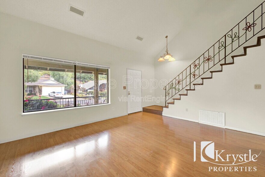 Building Photo - 1398 Hale St