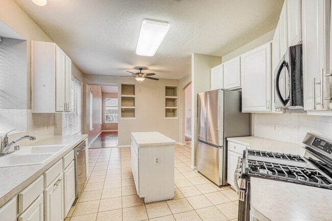 Building Photo - 12831 Pheasant Lake Ct