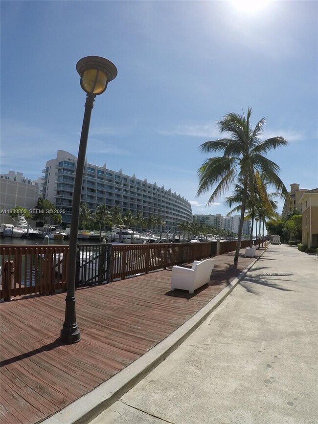 Building Photo - 2921 NE 185th St