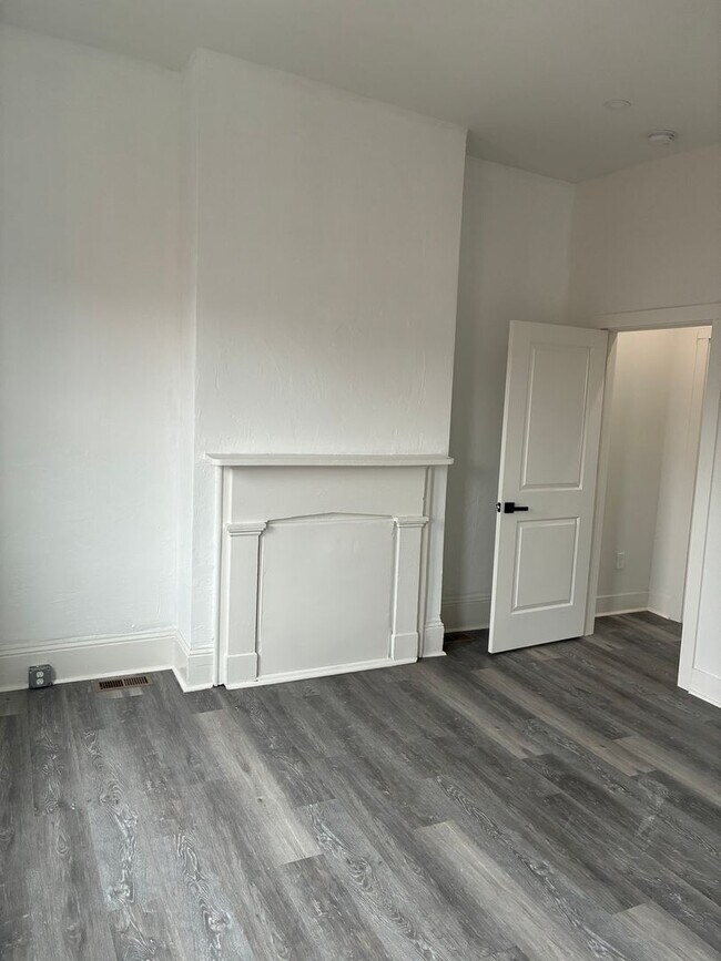 Building Photo - 1539 Lowrie St