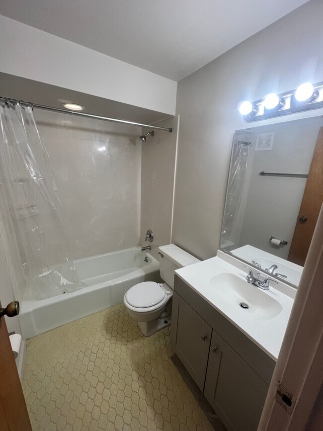 Building Photo - 7308 6 Mile Ln