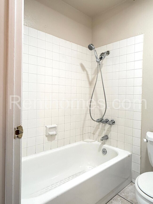 Building Photo - Mira Mesa, 8545 Summerdale Rd #225, Granite Counters, Stainless Steel Appliances, Central AC.