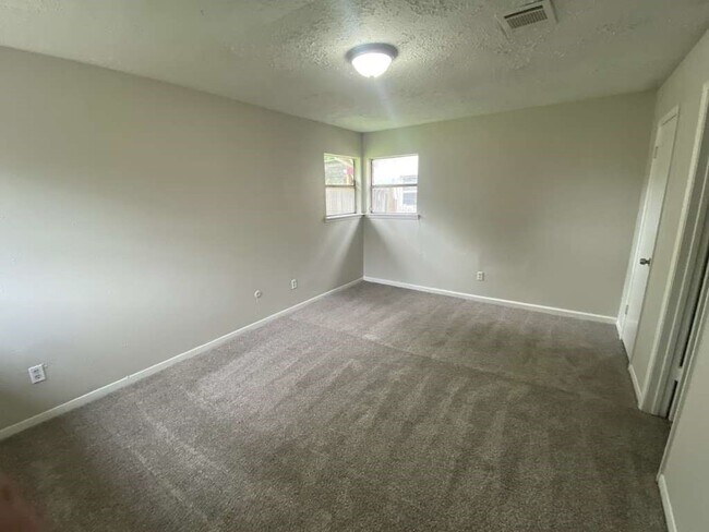 Building Photo - 3306 Trail Lake Dr
