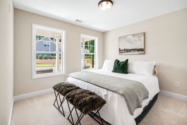 Building Photo - 7 Hickory Br