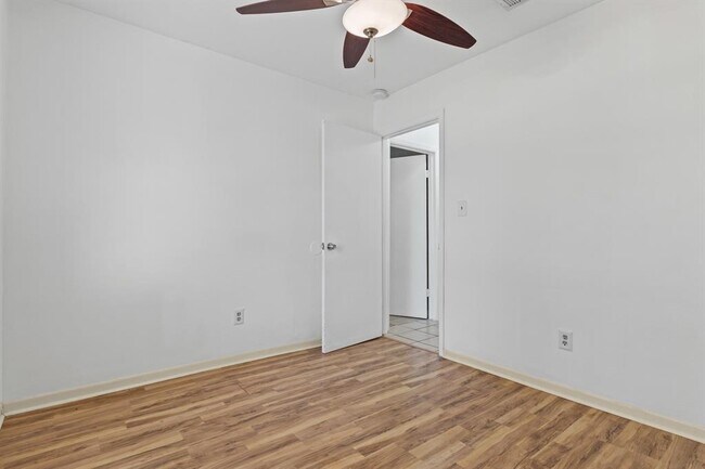 Building Photo - 1605 Windrift Way