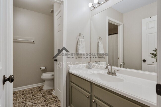 Building Photo - 7111 Lenox Village Dr