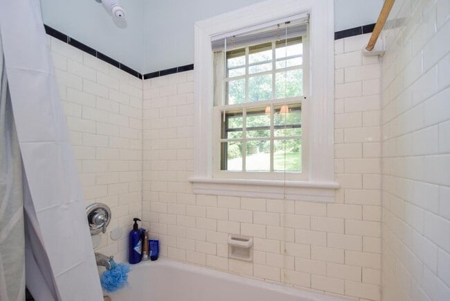 Building Photo - 1334 Woodbine St SE