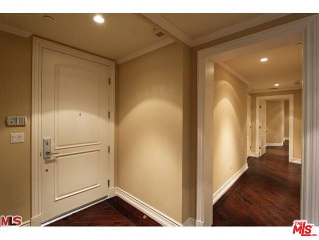 Building Photo - 8612 Burton Way