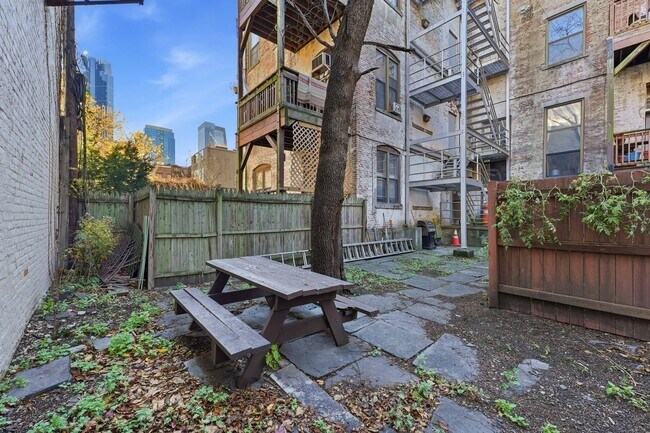 Building Photo - 174 Grand St