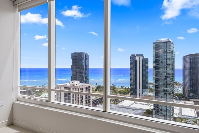 Building Photo - Great Location in the Heart of Honolulu ~ ...
