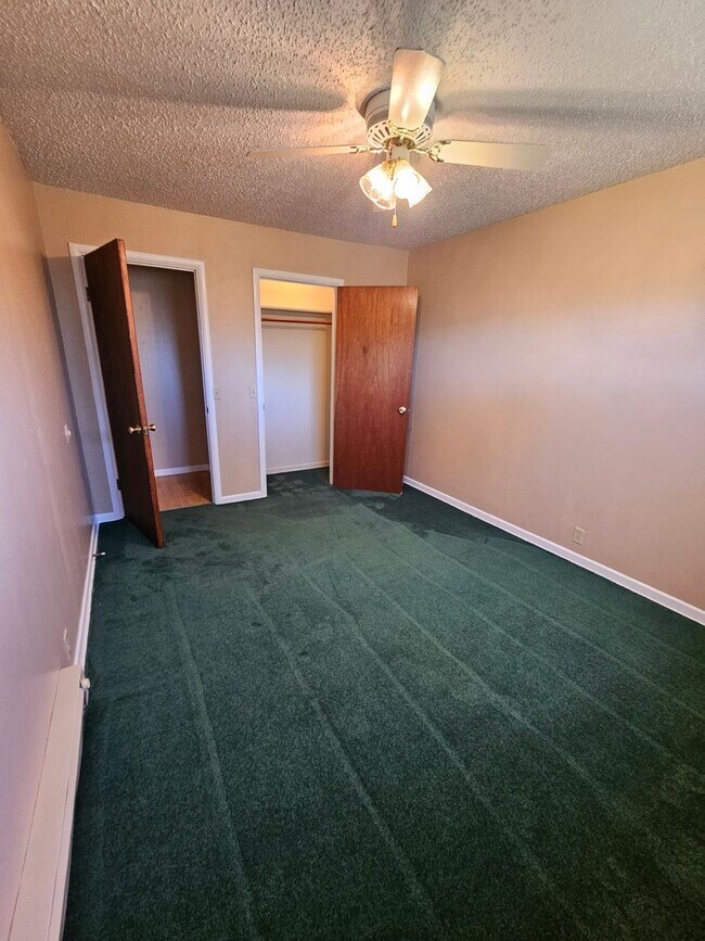 Building Photo - 1803001