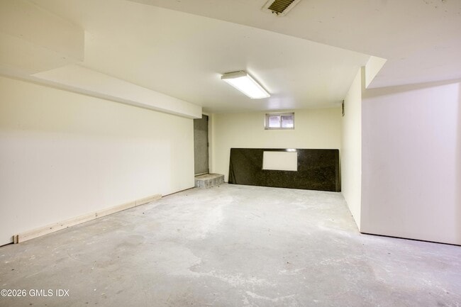 Building Photo - 24 Hollow Wood Ln