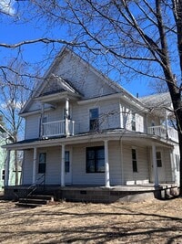 Building Photo - 820 10th St E