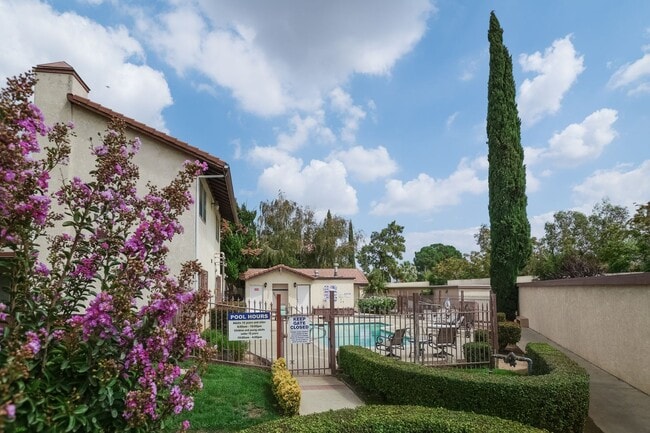 Building Photo - Downstairs 2-Bedroom Condo in Banning--55+ Gated Community!