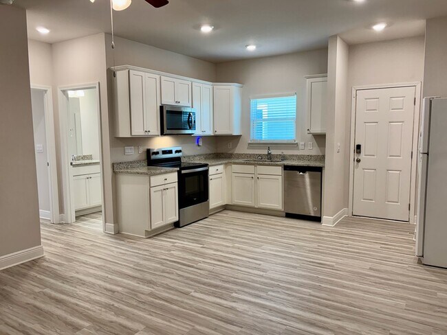 Building Photo - 492 Vermilion Cir