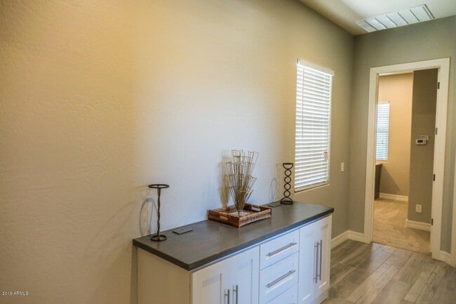 Building Photo - Gorgeous 4 Bed + den Single Level Home in gated community in North Peoria with RV Gate / BBQ!!