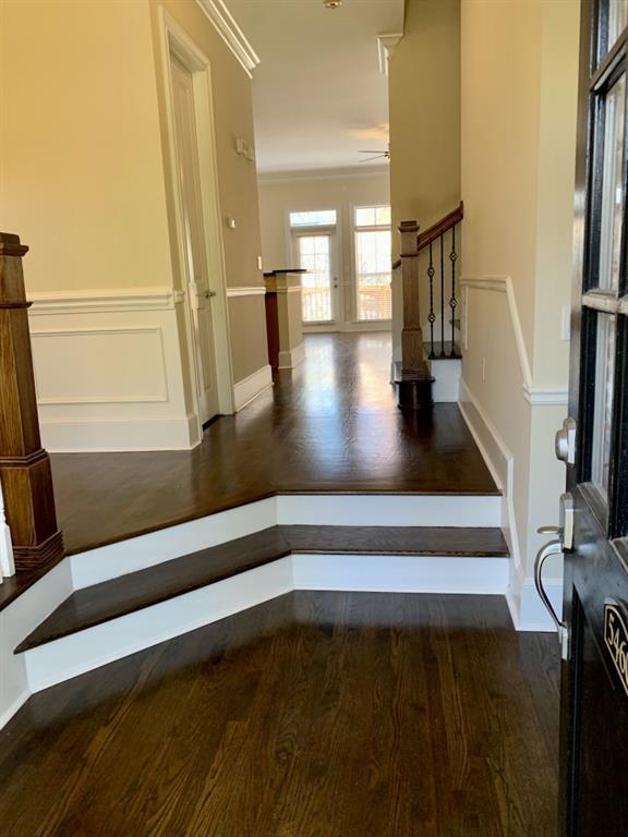 Building Photo - 5460 Glenridge View NE