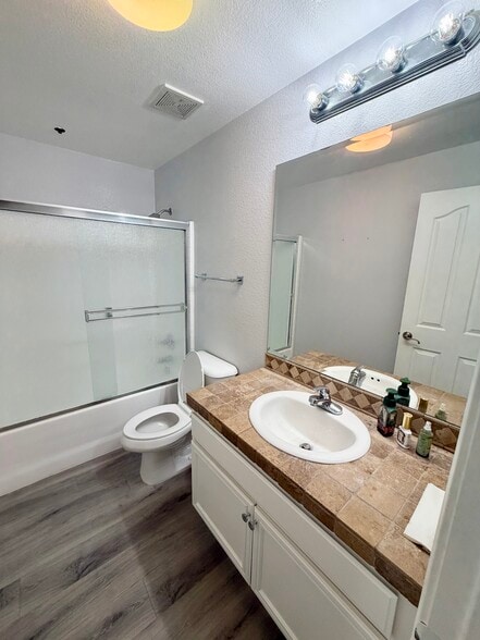 3rd bathroom - 4942 Haight Trl