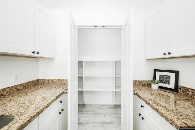 Building Photo - 3911 Casa Blanca Lake Rd