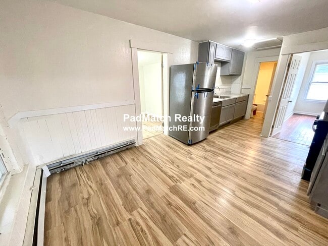 Building Photo - 65 Crystal St