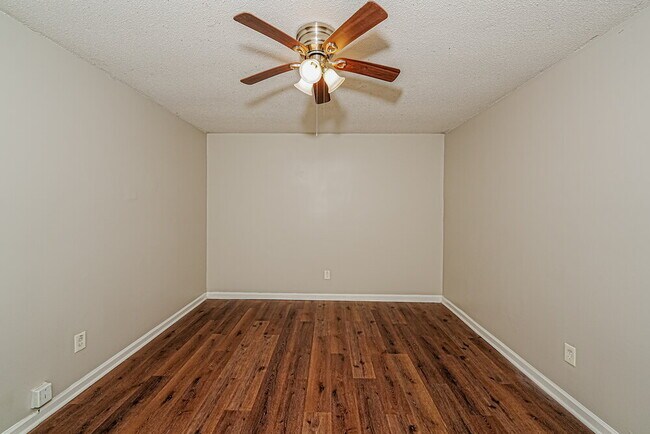 Building Photo - 1684 Brewster Rd