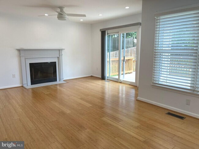 Building Photo - 8519 Wheatfield Way